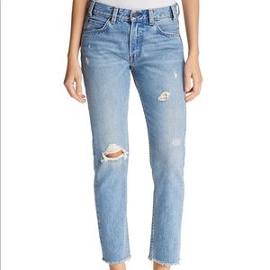 Levi’s cropped distressed jeans size 24